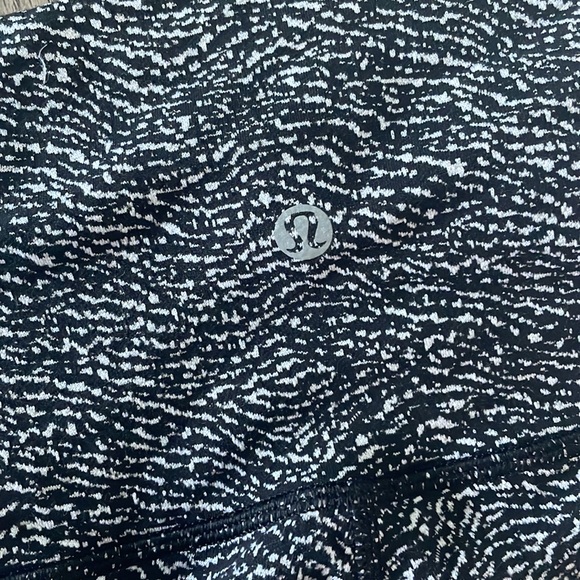 Size 4 wonder under cropped lululemon leggings, black and white Color - Picture 3 of 3